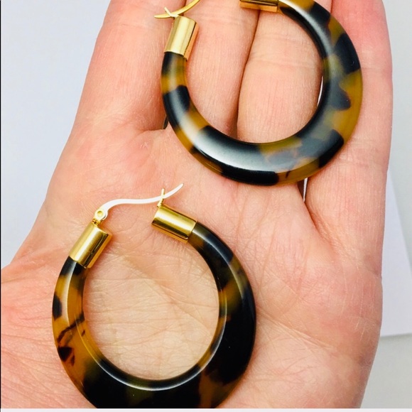 Tortoise Shell Hoop Earrings Gold Snap Closures - Picture 3 of 4